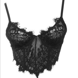 LACE CROP TOP
